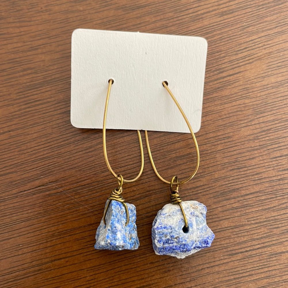 Earrings (Free with any purchase)